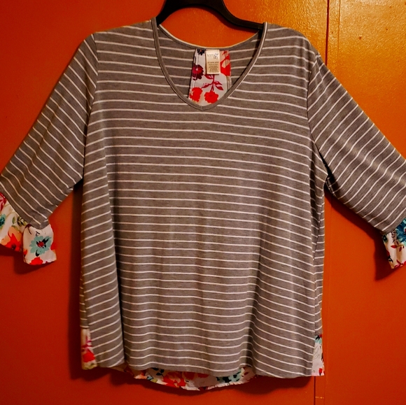 Tops - Women top Blouse 3/4 sleeve tie in back